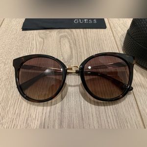 Guess brown tortoise shell sunglasses